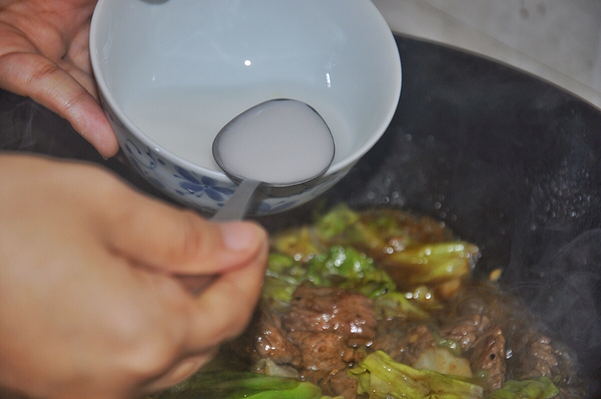 黑椒味圓包菜炒牛肉 好下飯的做法 步骤7
