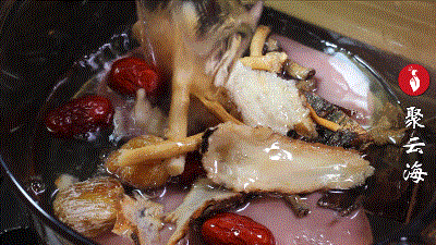 【聚雲海】雲南菜-雲南特色美食：巴杜小湯+（內附視訊）的做法 步骤3