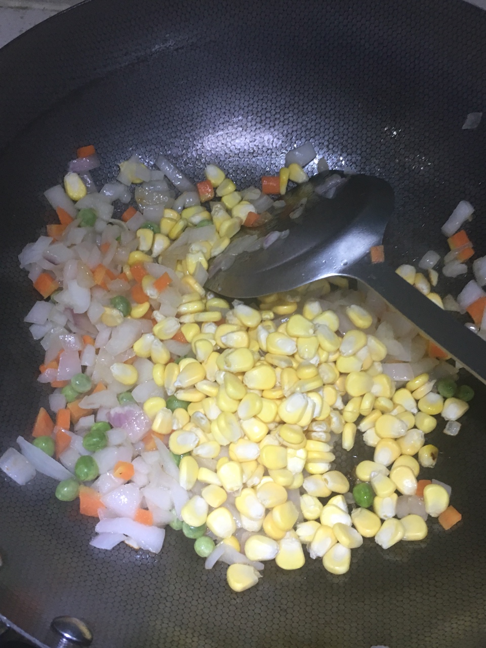 洋蔥炒玉米粒的做法 步骤8