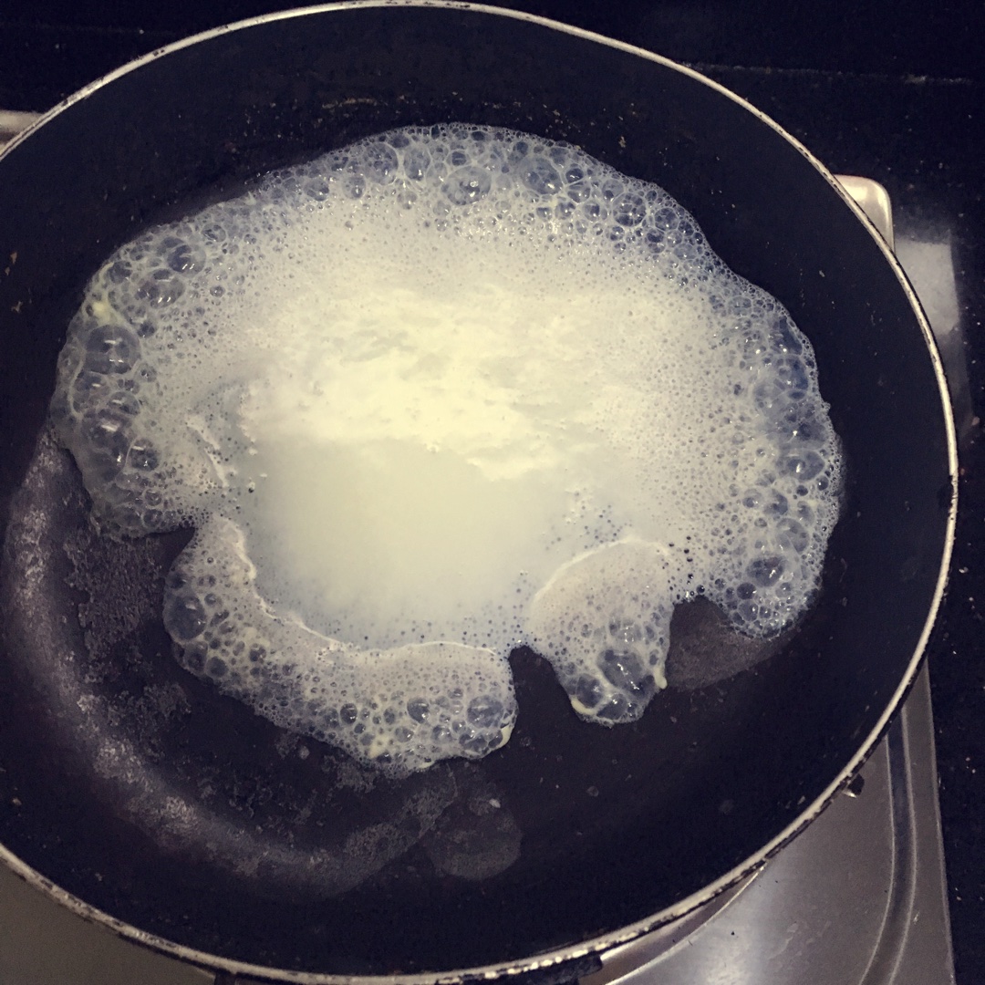 奶香西葫蘆炒蛋（無油）的做法 步骤2