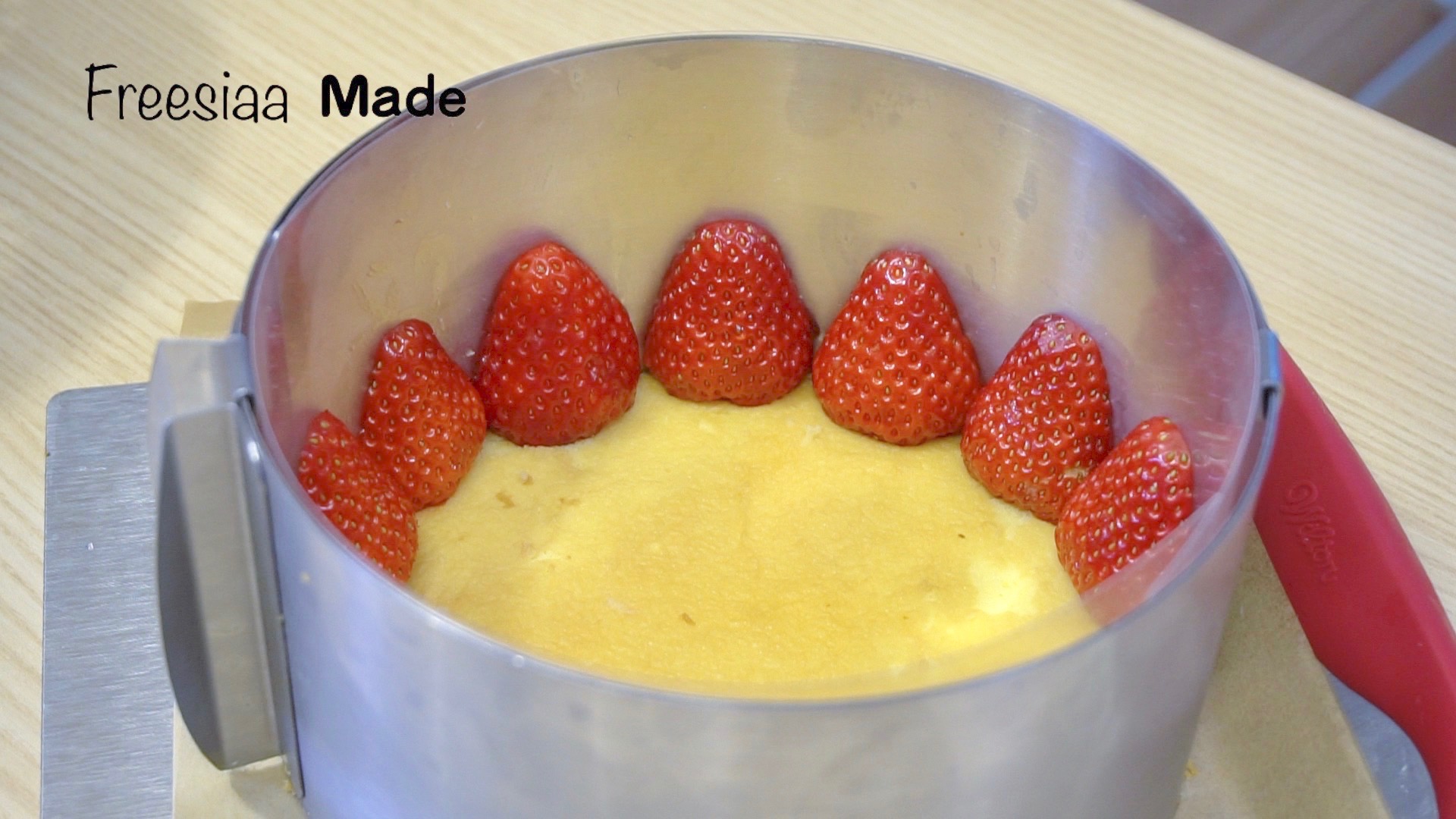 【視訊】草莓慕斯蛋糕～抓住草莓季的尾巴的做法 步骤12