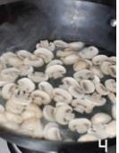 蘑菇燒山芋的做法 步骤4