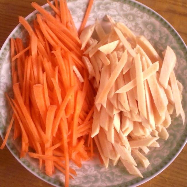 胡蘿蔔雞絲粥的做法 步骤2