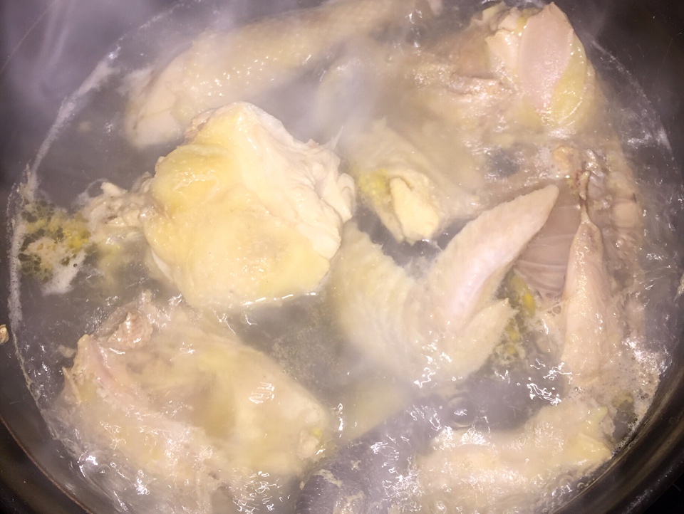 砂鍋燜雞的做法 步骤1