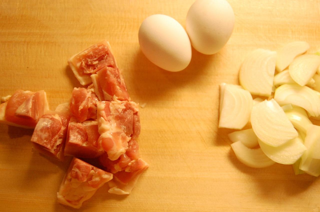親子丼：雞肉雞蛋蓋澆飯的做法 步骤1