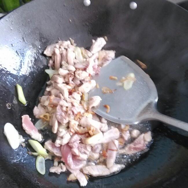 豬肉酸菜燜面的做法 步骤3