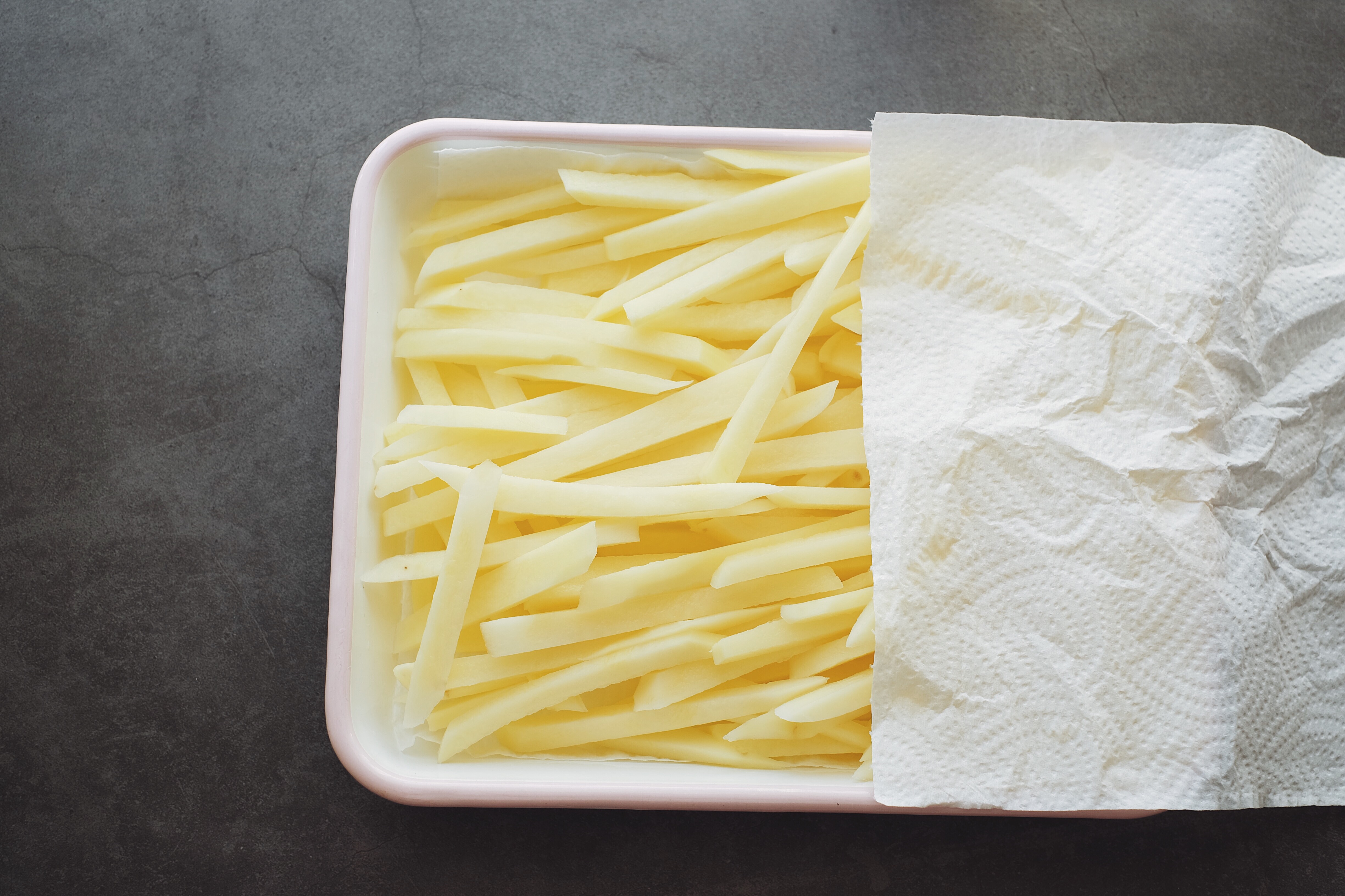 歐芹海鹽烤薯條Chips with Parsley Salt——北鼎烤箱食譜的做法 步骤2