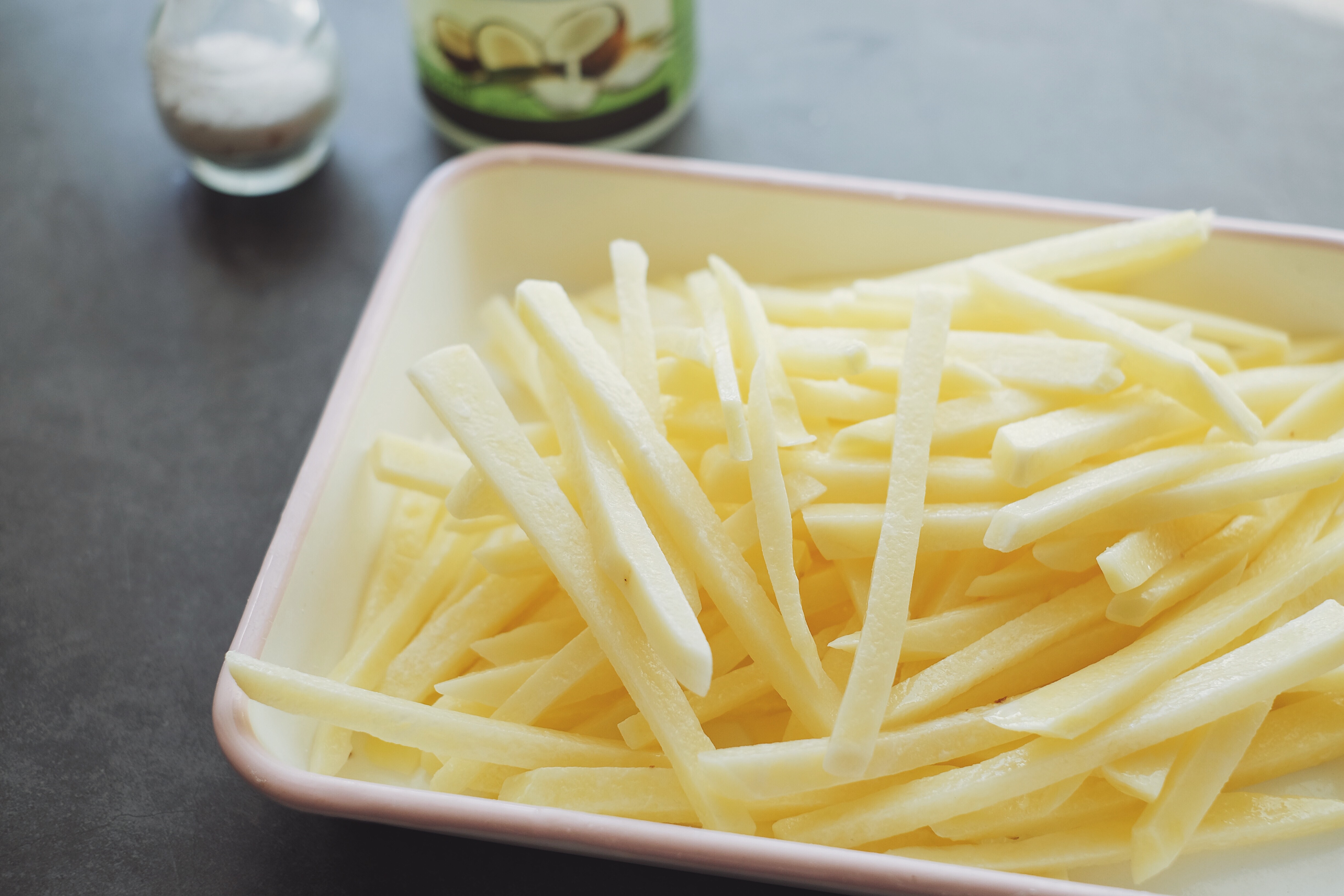 歐芹海鹽烤薯條Chips with Parsley Salt——北鼎烤箱食譜的做法 步骤3