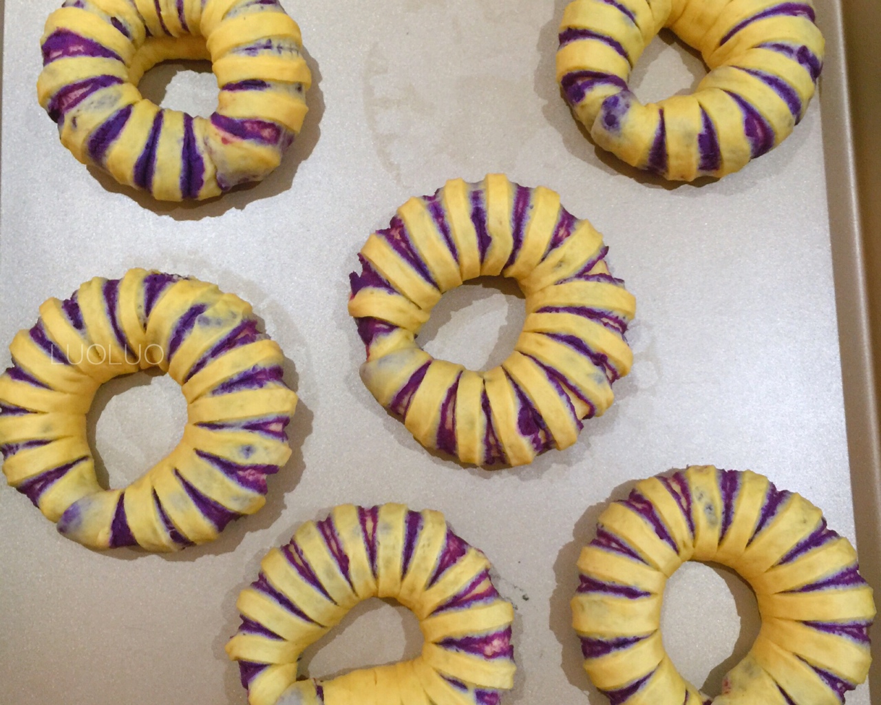 奶香南瓜紫薯麪包圈-鬆軟甜香的做法 步骤11