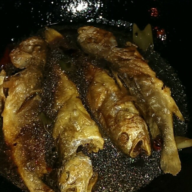 醬酥小黃花魚的做法 步骤4