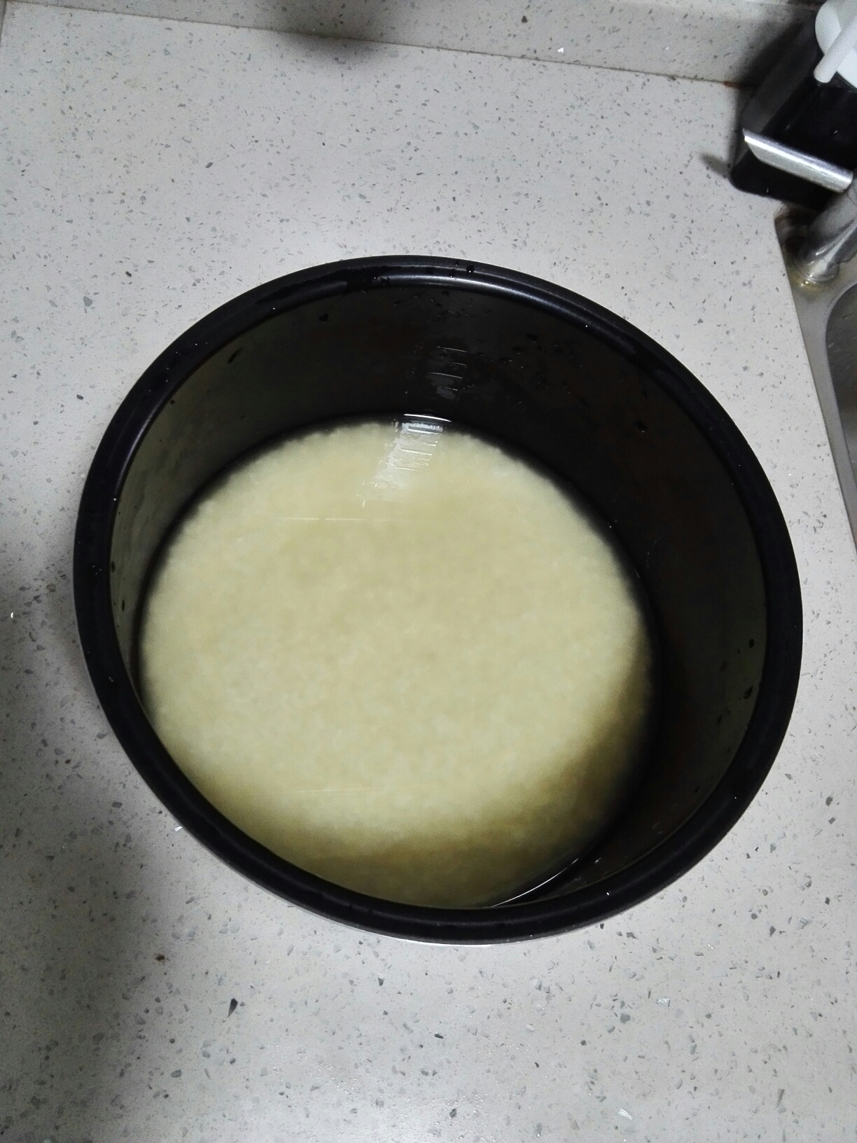 香菇蝦米椰子油燜飯的做法 步骤2
