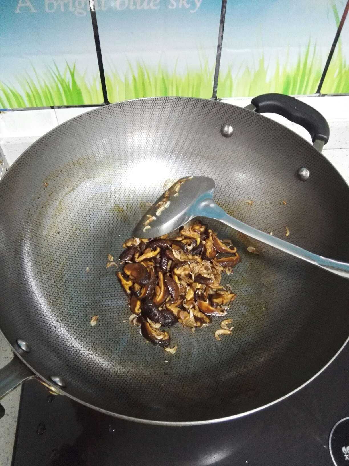 香菇蝦米椰子油燜飯的做法 步骤4